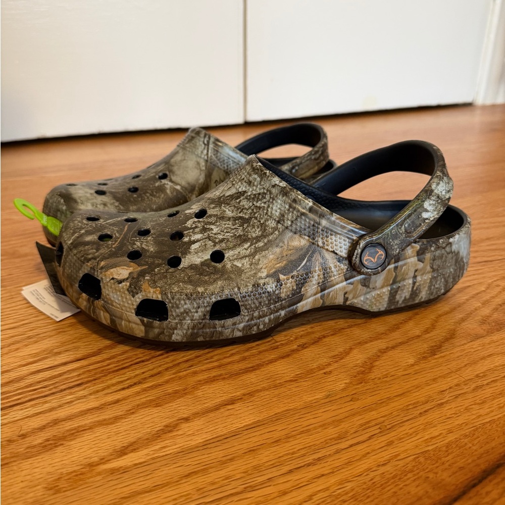 CROCS Realtree Camo Men’s 9/Women’s 11. NWT